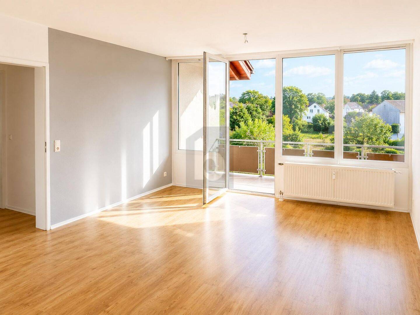 GROZÜGIG MIT BALKON, AUFZUG UND STELLPLATZ, 76549 Hügelsheim