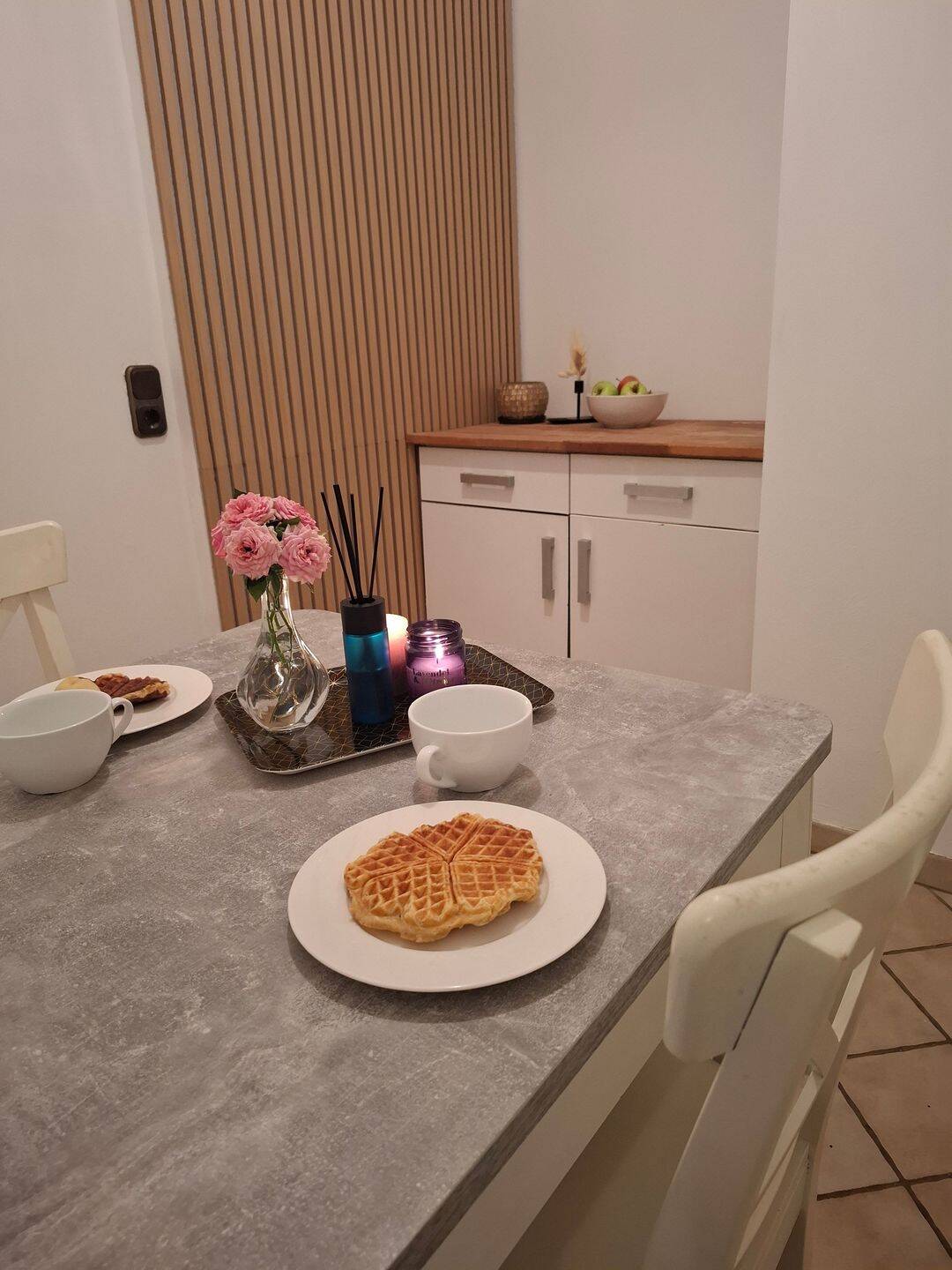 2-Zimmer-Wohnung mit Einbauküche, Sitzplatz im Hof, teilmöbliert, 55432 Niederburg