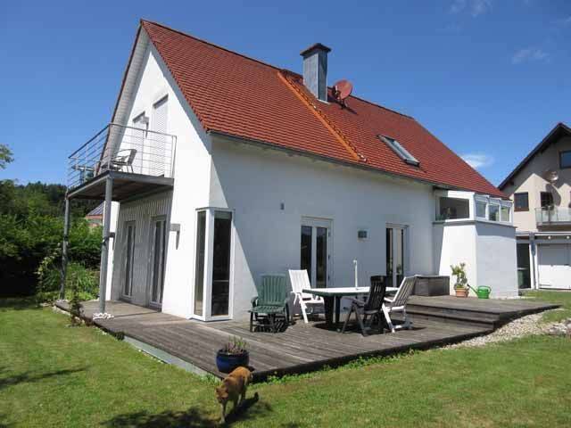 INDIVIDUELLES WOHNHAUS BAUJAHR 1999 MIT VOLLKELLER UND CARPORT, 128m² WFL, 680m² Grund, 92289 Ursensollen