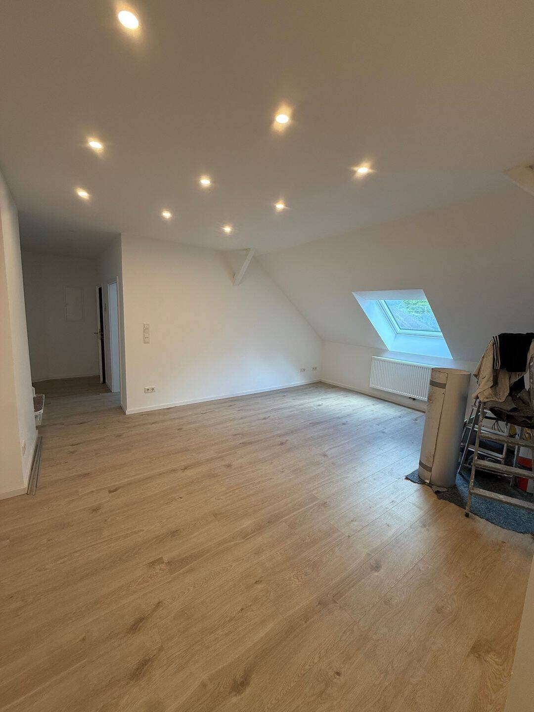 ERSTBEZUG ! Schöne & helle 3 ZBK Maisonette Wohnung zu vermieten, 66121 Saarbrücken