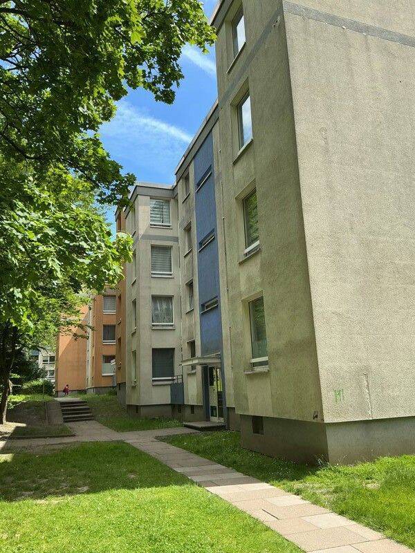 Lust auf Veränderung: interessante 4-Zimmer-Wohnung mit Balkon!, 45279 Essen (Freisenbruch Horst)