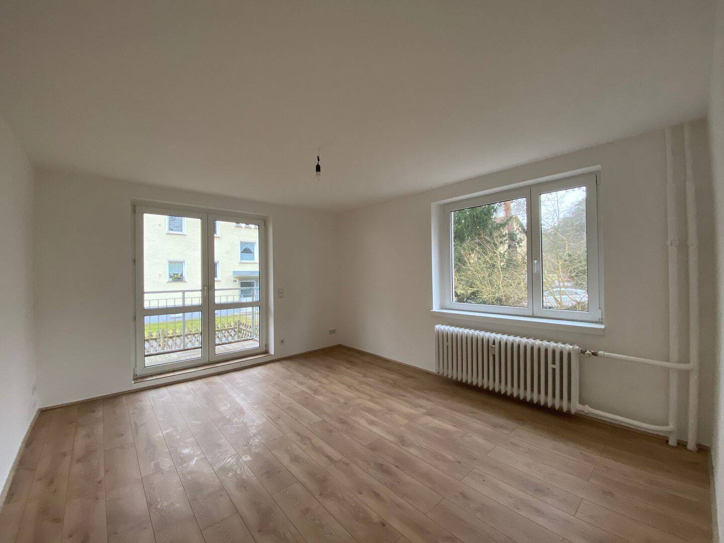 Ruhig wohnen in Kremmen mit vier Zimmern, Balkon und Gartenmitbenutzung, 16766 Kremmen