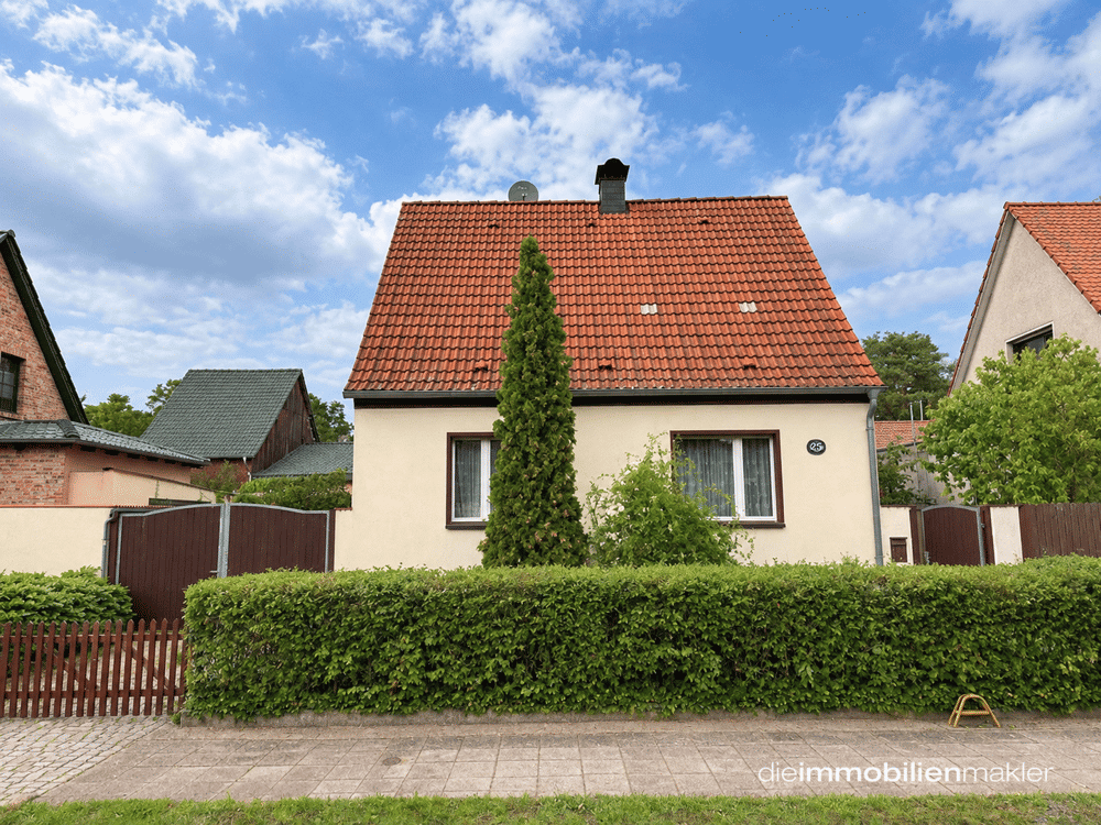 Solides Einfamilienhaus mit Garten, 14793 Ziesar