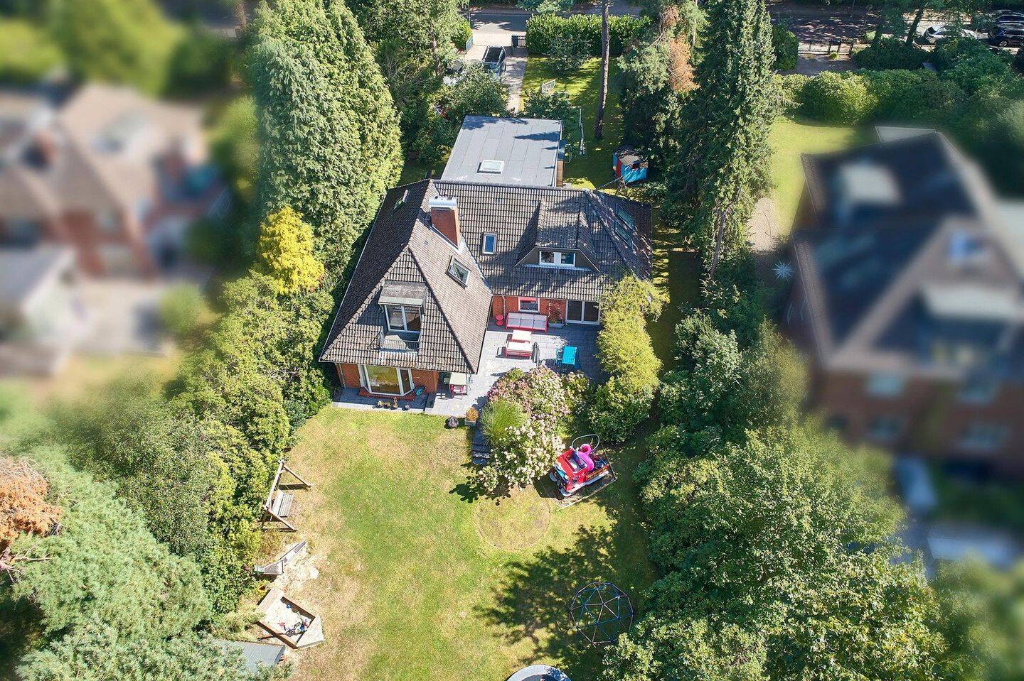 Familienhaus am Schöns Park | 298 m² Wohnfläche auf 1.794 m² Grundstück | provisionsfrei, 22559 Hamburg (Altona Rissen)
