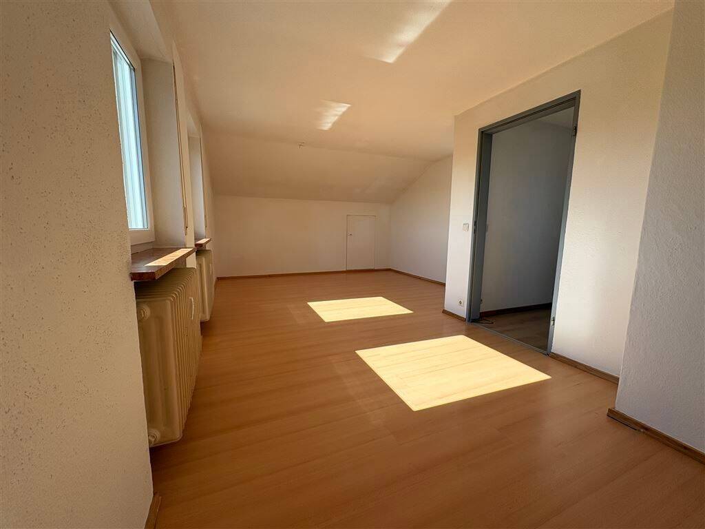 Hübsche DG-Wohnung mit Bergblick in top ruhiger Lage, 83064 Raubling
