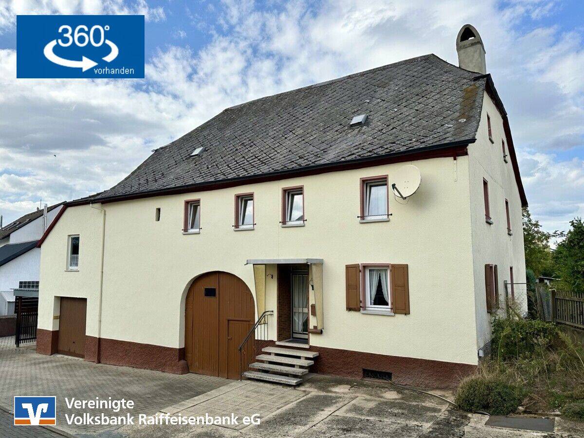 Viel Raum für Ihre Ideen: Wohnhaus mit weitläufigem Grundstück, 54518 Platten