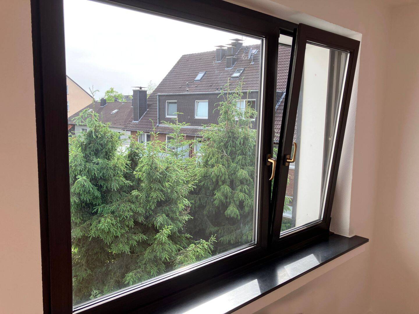 Renovierte 2-Raumwohnung in zentraler Lage, 45359 Essen (Bedingrade Frintrop Schönebeck)