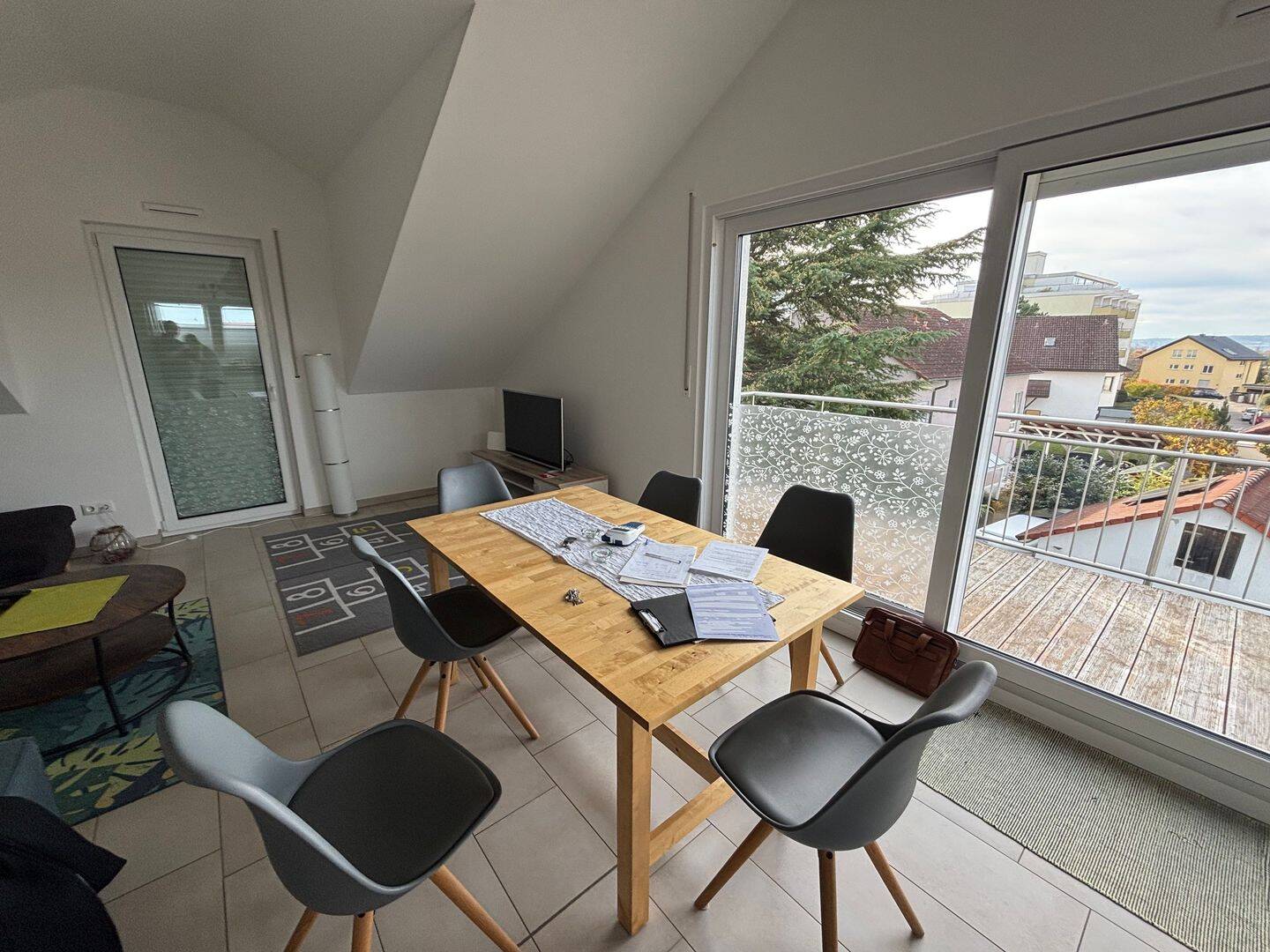 Geschmackvolle 3-Raum-Dachgeschosswohnung mit Einbauküche in Uhldingen-Mühlhofen, 88690 Uhldingen-Mühlhofen