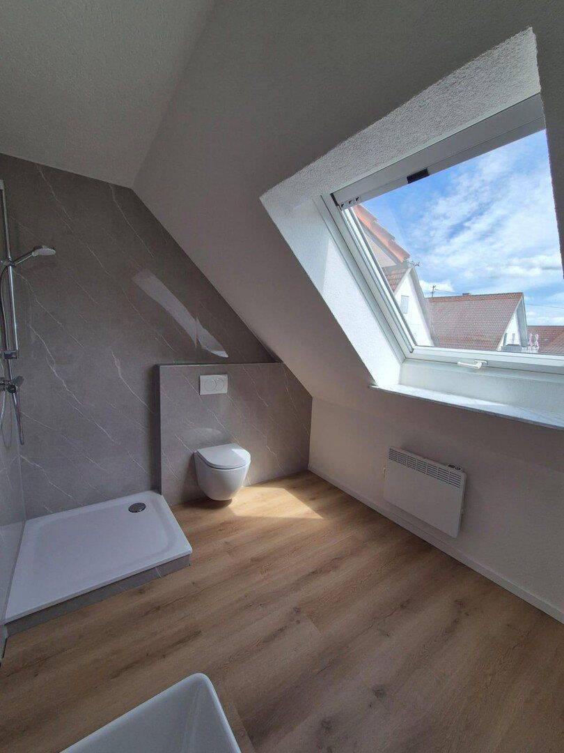 Frisch renovierte 5-Zi.-DG-Wohnung | Balkon | EBK | 85 m² | Schwäbische Alb | provisionsfrei, 72818 Trochtelfingen