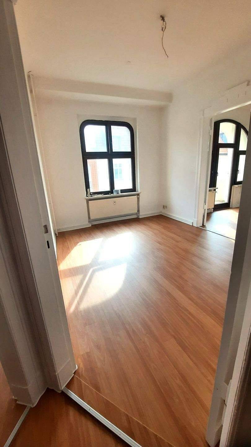 Frisch renoviert! Traumhafte 4-Raumwohnung mit Balkon, nähe Uniklinik, 39112 Magdeburg (Leipziger Str. Sudenburg)