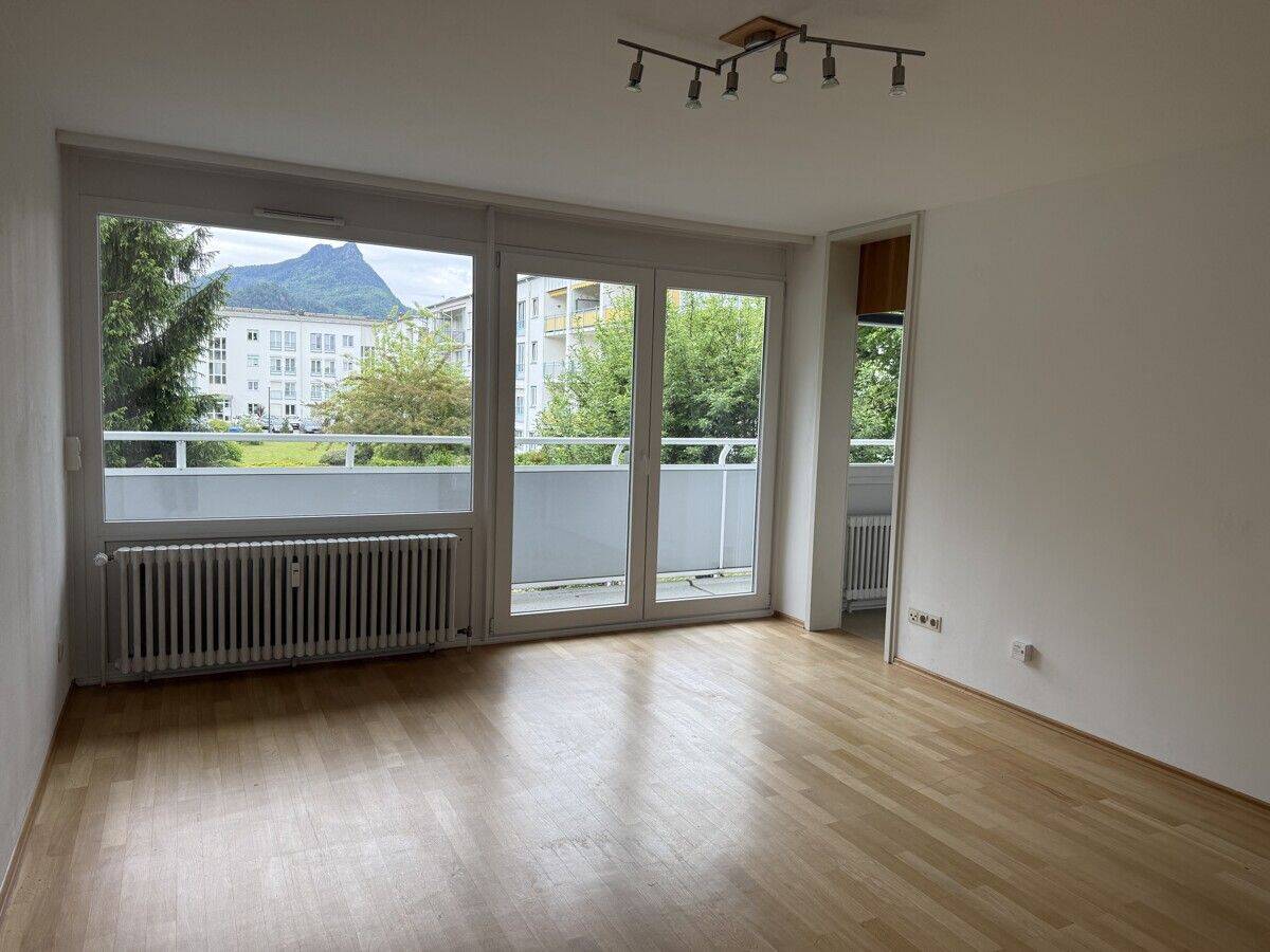 2-Zimmer-Wohnung, im 1. Obergeschoss mit großem Balkon, 83435 Bad Reichenhall