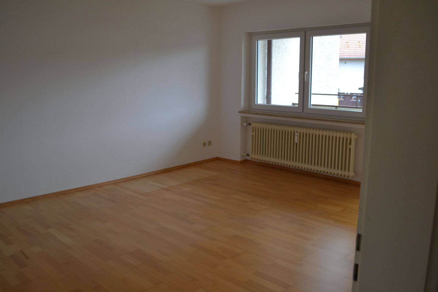 Nahe dem Landschaftsschutzgebiet gelegene 4-Zimmerwohnung mit sonniger Loggia in Nürnberg-Fischbach, 90475 Nürnberg