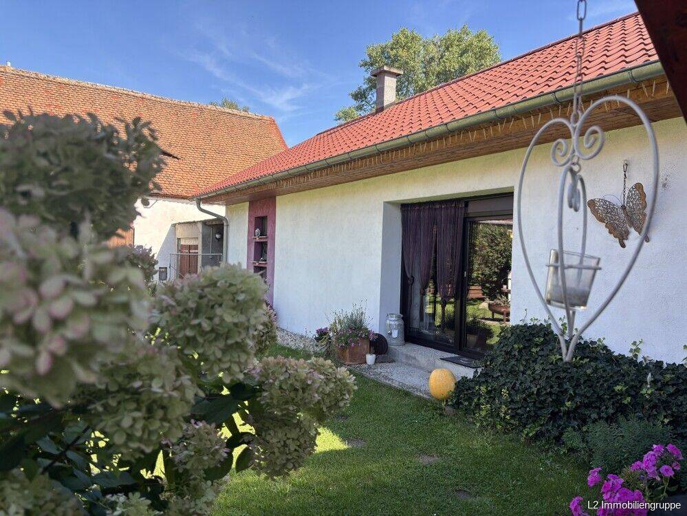 Idyllischer 2-Seiten Bauernhof mit Wohnhaus, Anbau, Scheune, kleinem Stall u. traumhaftem Grundstück, 1561 Thiendorf
