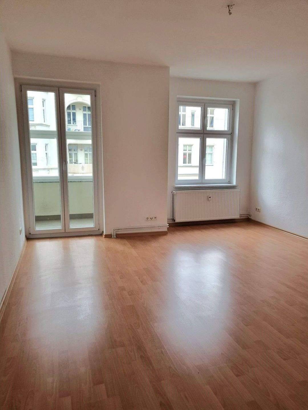Stadtnaher Altbau-Charme! Sanierte 3-Raum-Wohnung, 39108 Magdeburg (Altstadt Stadtfeld Ost)