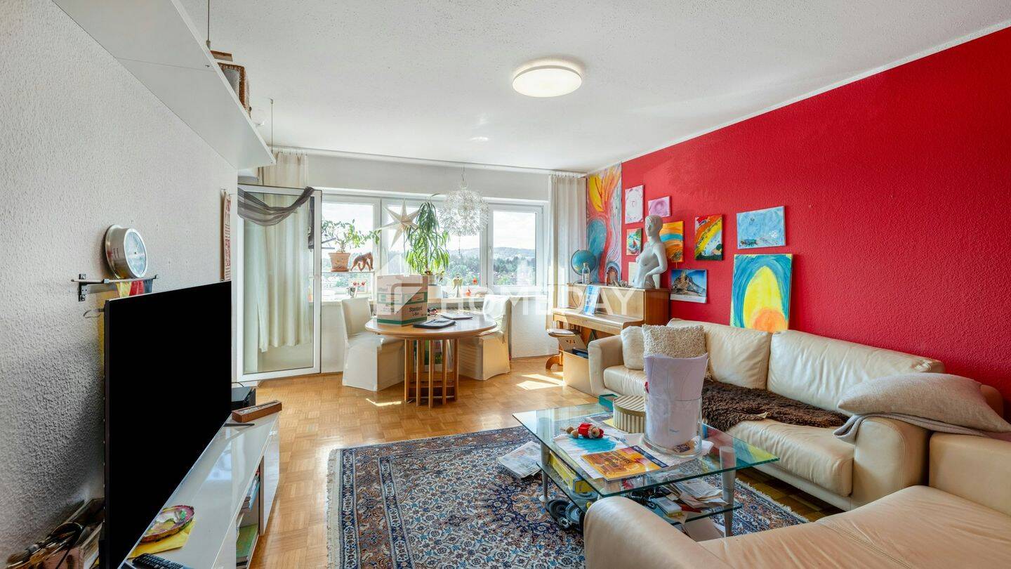 Über den Dächern: Helle Drei-Zimmer-Wohnung mit Loggia und Weitblick, 84478 Waldkraiburg