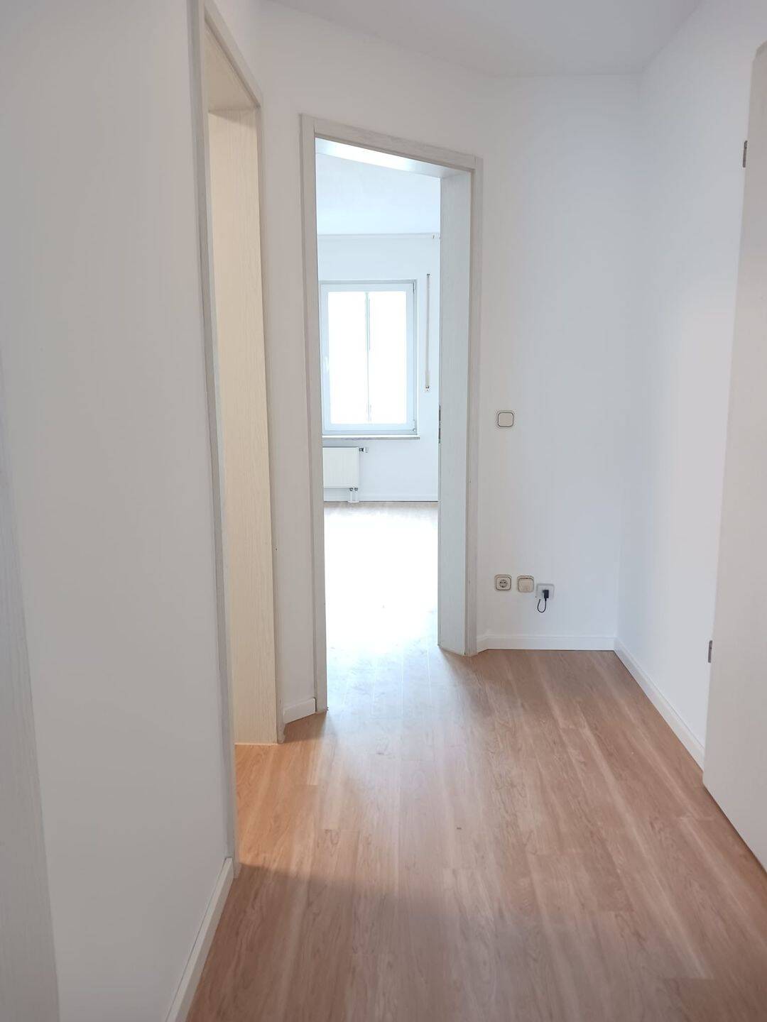Zentrale 2-Zimmer-Wohnung mit Einbauküche und TG-Stellplatz, 91052 Erlangen (Anger Erlangen-Ost Erlangen-Süd Innenstadt)