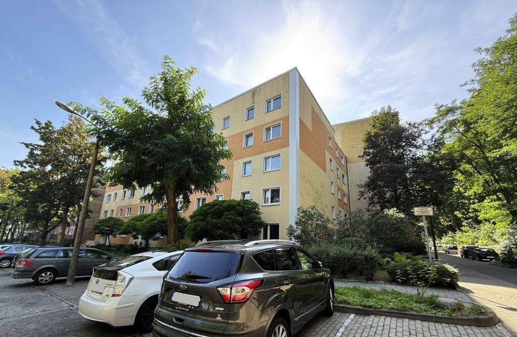 Koffer packen und sofort einziehen! Attraktive komplett möblierte Wohnung – grüne Lage – Pkw-Stellplatz – 5. Etage (o…, 15234 Frankfurt (Oder)