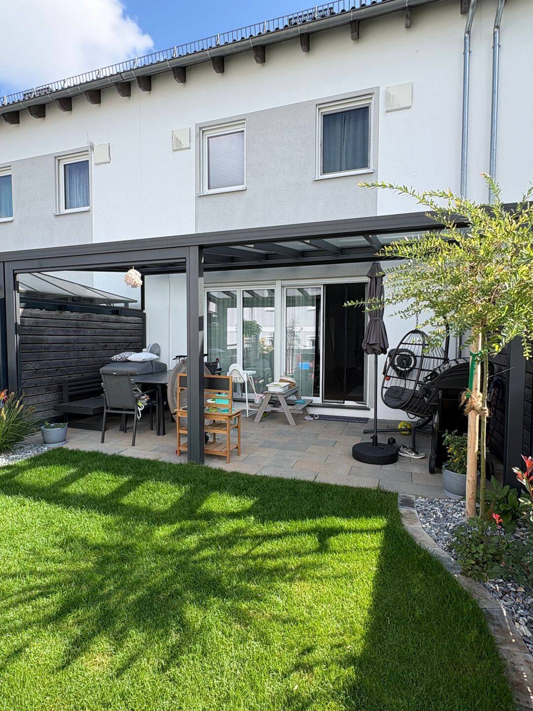 Modernes Reihenhaus mit großzügigem Wohnbereich, gepflegter Garten, Keller uvm., 84137 Vilsbiburg