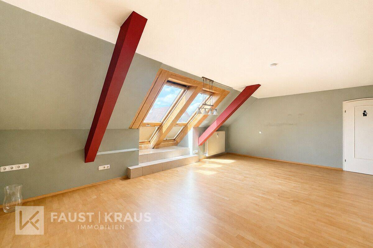 Charmante 2-Zimmer-Dachgeschosswohnung in Goldbach, 63773 Goldbach
