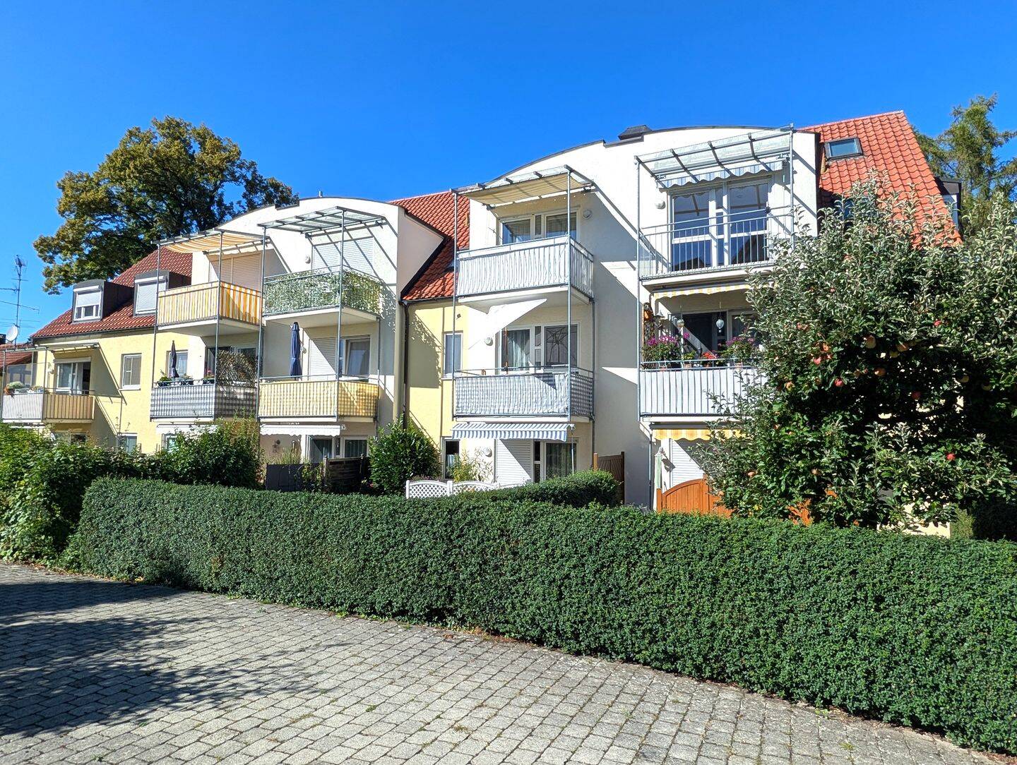 „MAISONETTE – 53m² + 11m² – GEPFLEGT – FREI – ERBBAURECHT“, 85435 Erding