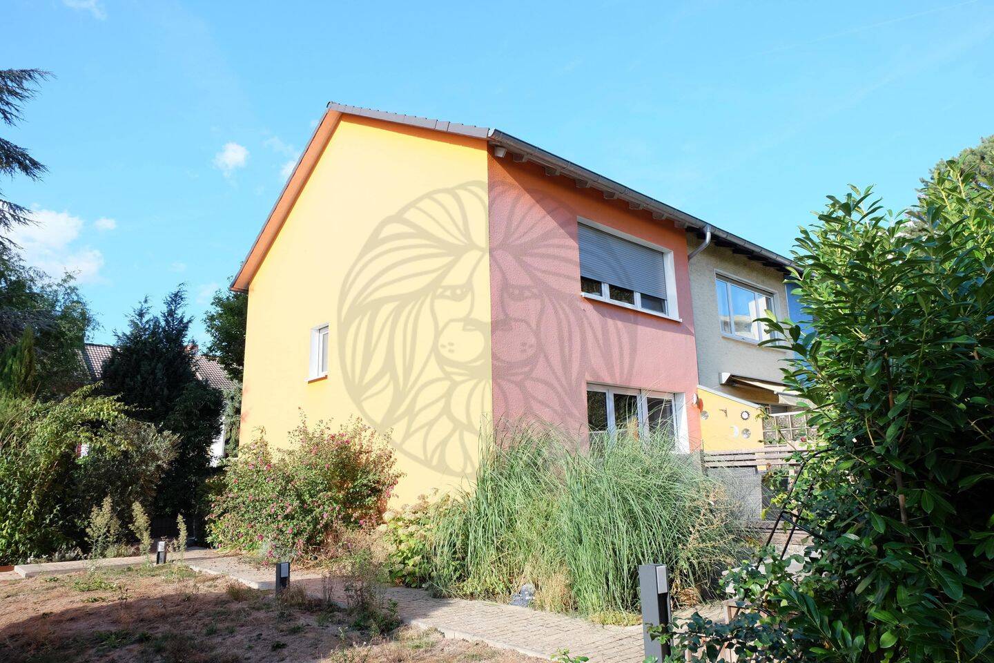 Charmantes Modernisiertes Reiheneckhaus mit großem Südwestgarten, Terrasse & Erweiterungspotenzial., 65936 Frankfurt am Main (Nied Sossenheim)