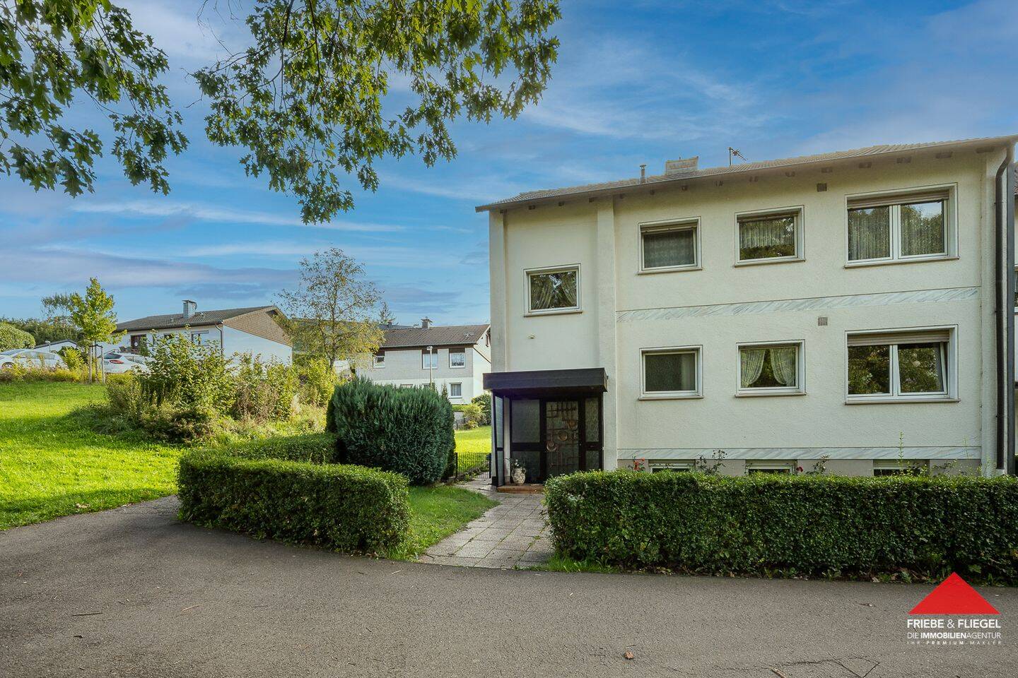Reihenendhaus mit schönem Garten und Garage in Meinerzhagen, 58540 Meinerzhagen