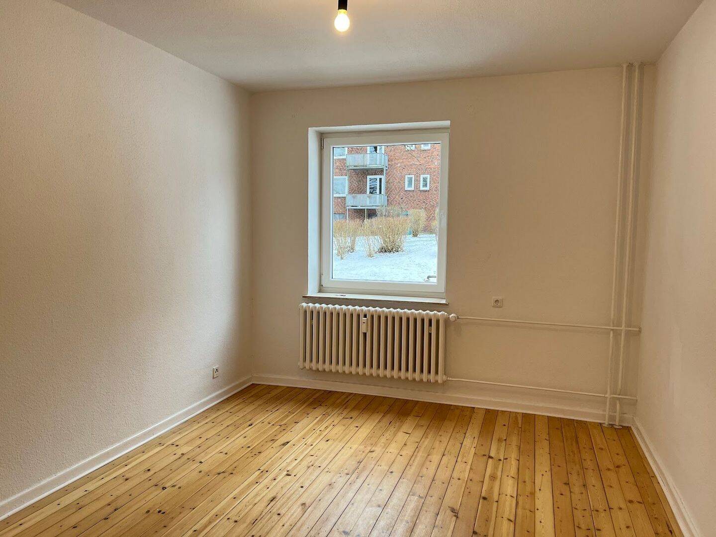 Erdgeschosswohnung mit Dielenboden ab sofort verfügbar!, 24149 Kiel (Neumühlen-Dietrichsdorf)