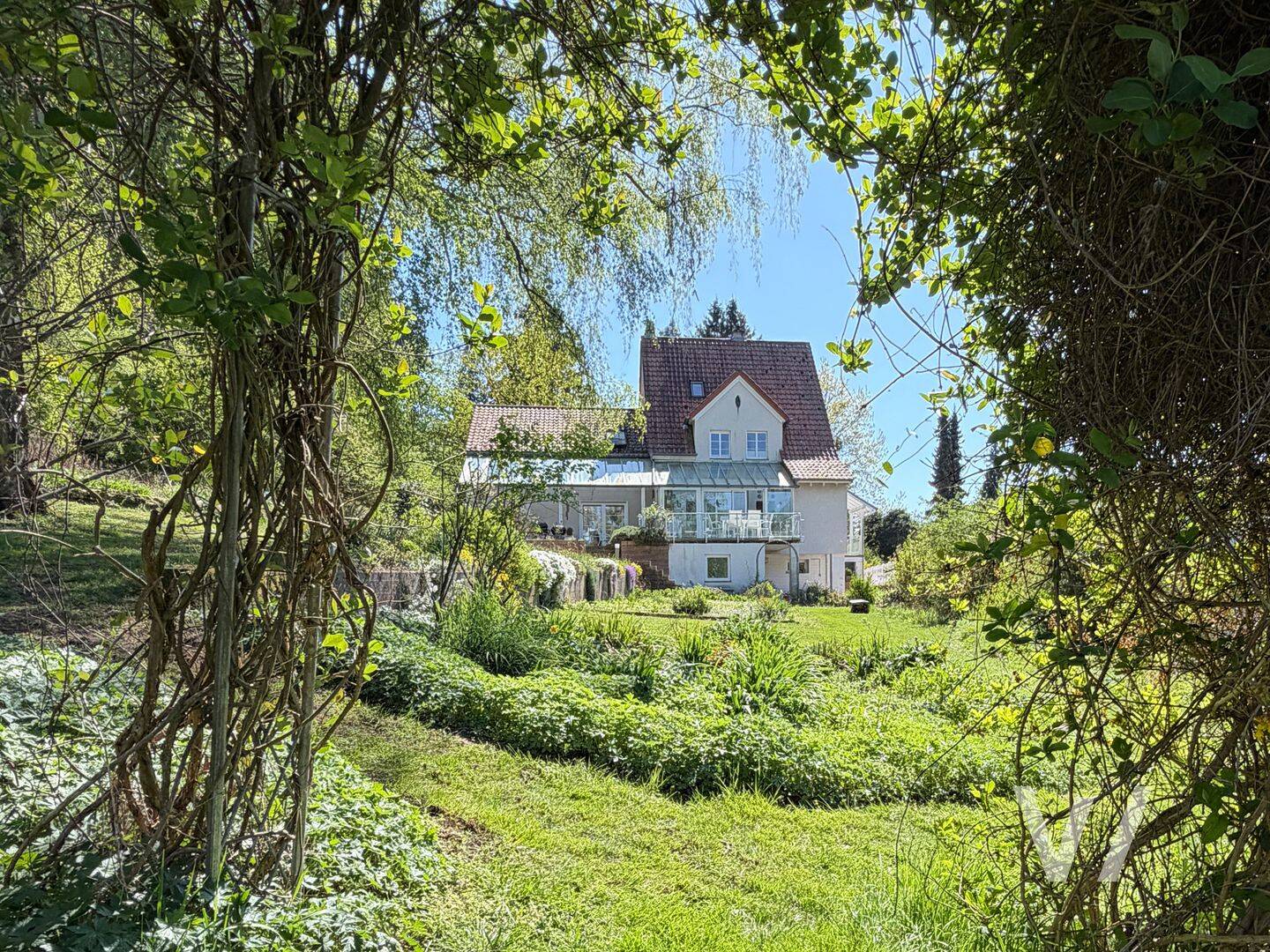 Traumhaftes Einfamilienhaus mit weitläufigem Garten und Garage in ruhiger Lage von Scheidt, 66133 Saarbrücken