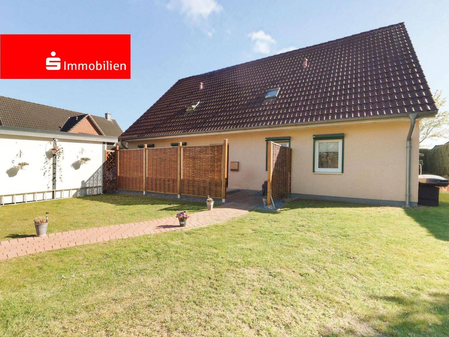 Einfamilienhaus mit Einliegerwohnung am Feldrand, 24211 Schellhorn