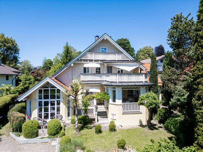 Murnau: zauberhafte Altbauvilla in zentraler, ruhiger Lage mit Traumblick, 82418 Murnau a. Staffelsee (Murnau)