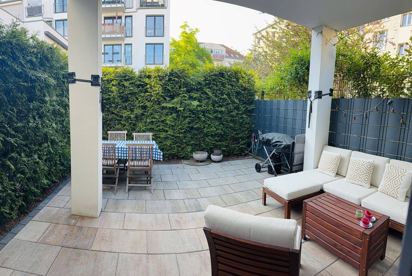 Großzügige 5-Zimmer-Wohnung mit 2 Terrassen und Garage, 13086 Berlin (Pankow Weißensee)