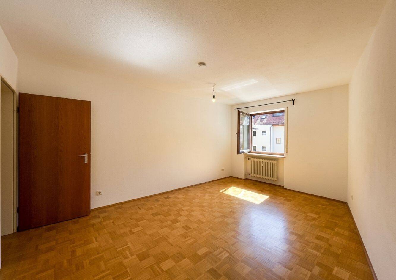 2-Zimmer-Wohnung in Altstadtnähe mit Balkon und Tiefgarage – sofort verfügbar, 84028 Landshut (Altstadt Peter und Paul)