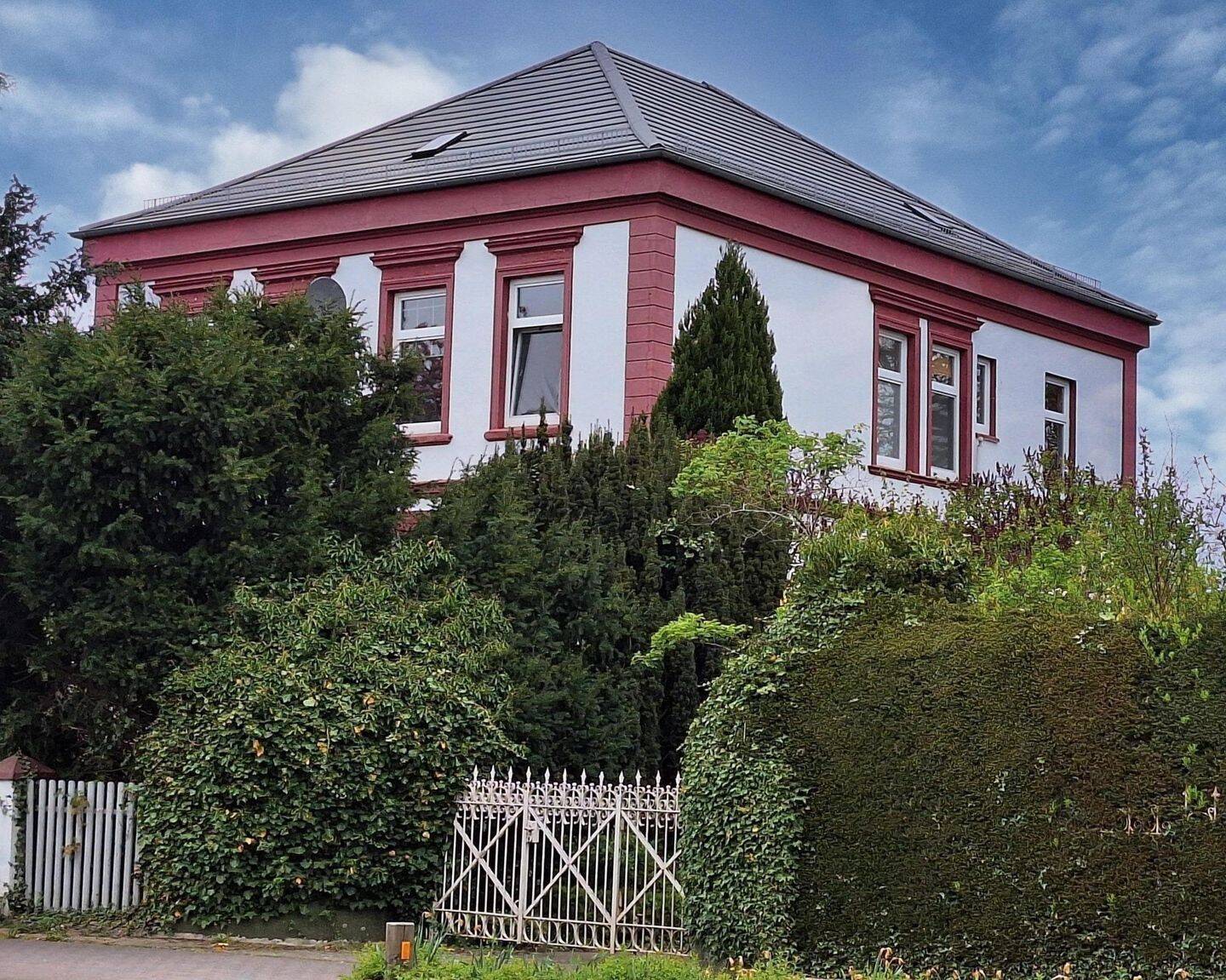 Markante Jugendstil Villa direkt in Jever! Zeitloser Stil – Geschichte – Funktionalität – Preis VB!, 26441 Jever