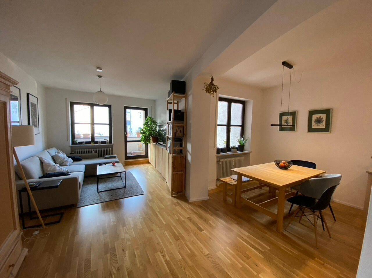 2,5 Zimmer Wohnung mit Loggia in der Augsburger Innenstadt, 86152 Augsburg (Innenstadt)