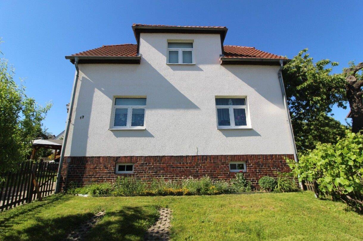 Einfamilienhaus mit Garten und Stellplatz in schöner ländlicher Lage, 9322 Penig