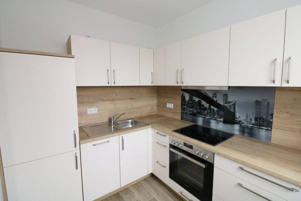 Himbeereis zum Frühstück…moderne 3-RW mit Einbauküche, Balkon & Wanne!!!, 9599 Freiberg