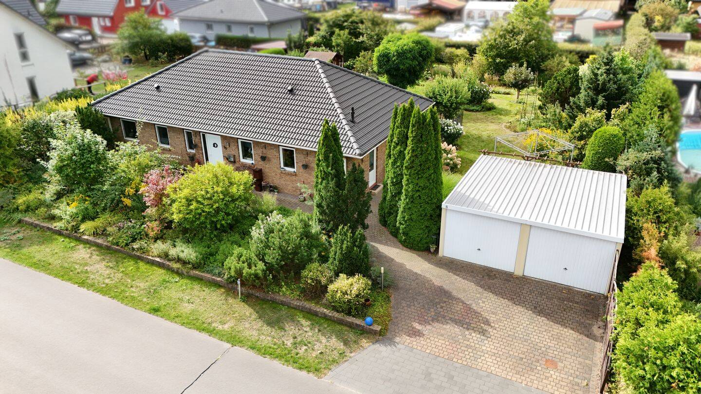 Energieeffizienter 4-Zimmer-Bungalow auf 1.074 m² Grundstück mit Doppelgarage, 14621 Schönwalde-Glien