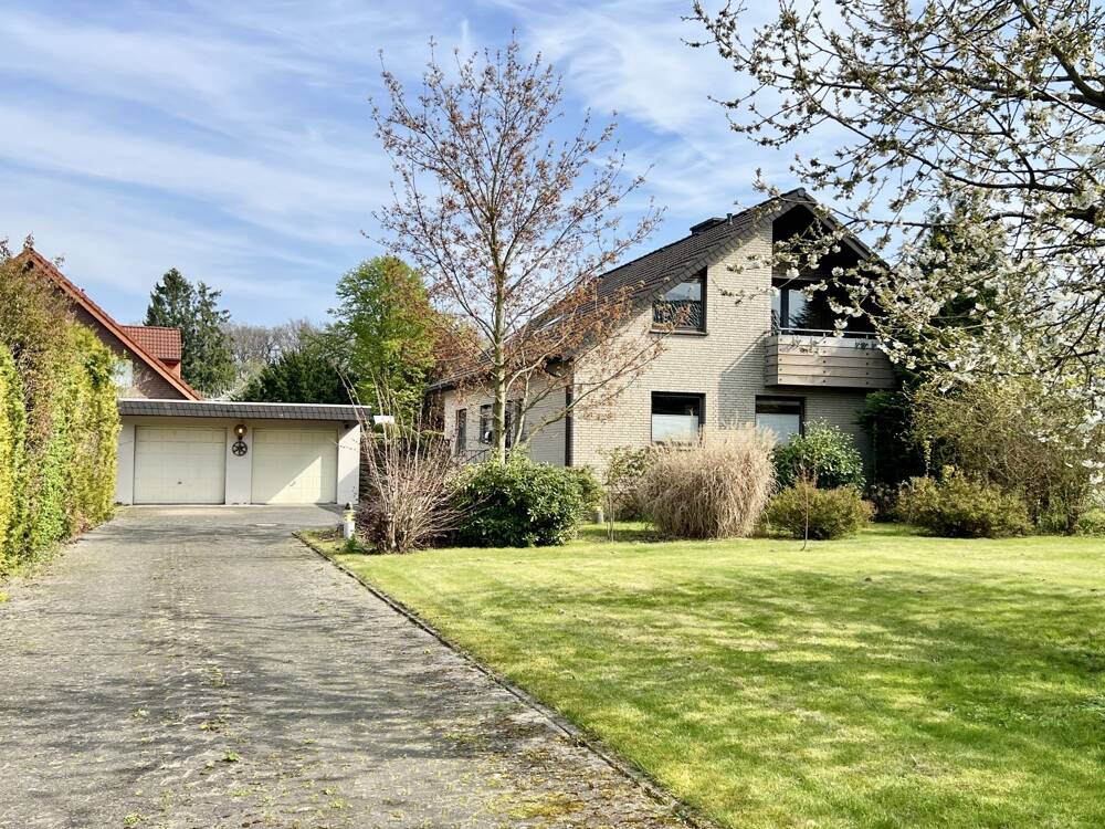 Einfamilienhaus mit großem Garten und Doppelgarage, 32756 Detmold