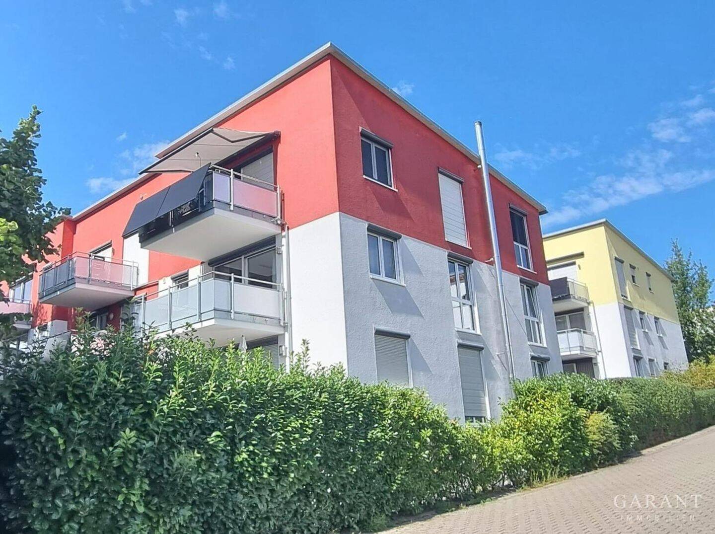 Hier möchte man zuhause sein – großzügige 4 Zimmer-Wohnung mit Balkon, 70435 Stuttgart (Stammheim Zuffenhausen)
