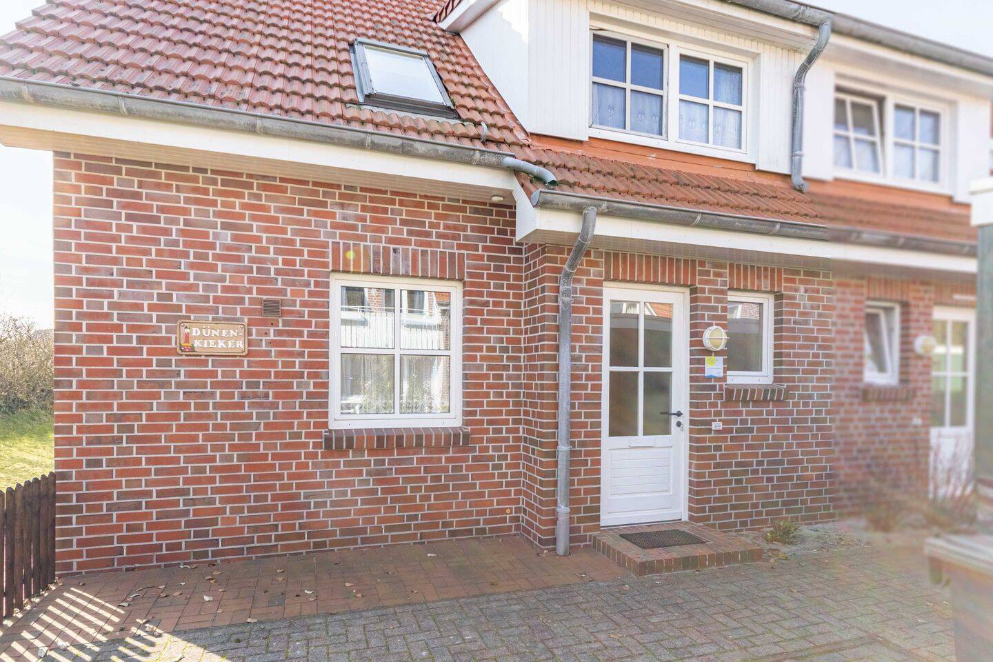 Exklusives Inselrefugium auf Wangerooge: gepflegtes 4-Zimmer-Haus mit Süd-Balkon & freiem Grünblick in ruhiger Insellage, 26486 Wangerooge