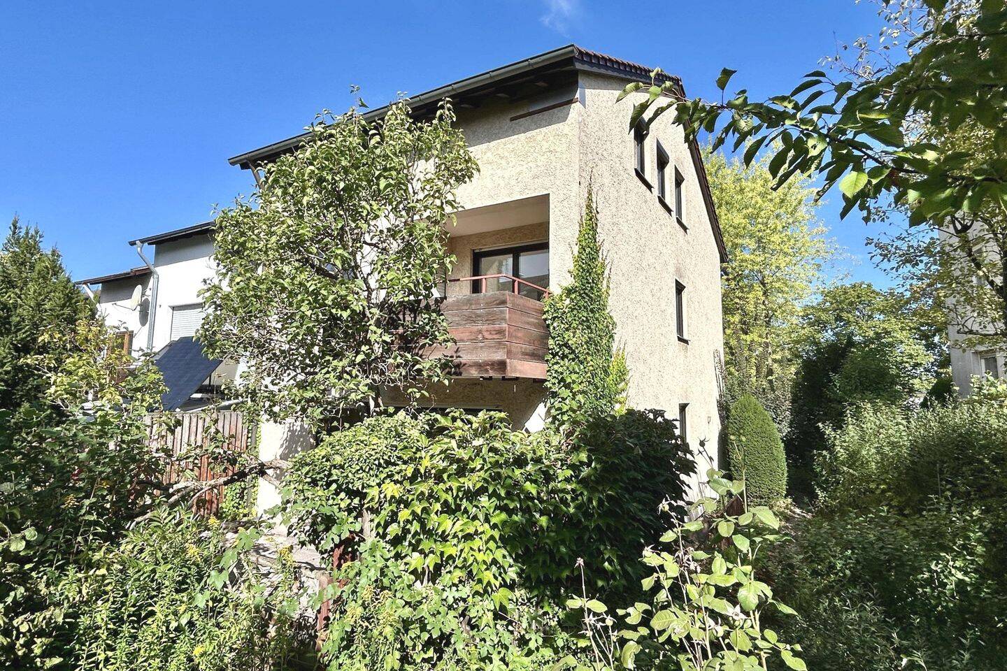 Freies Einfamilien-Reihenendhaus mit Terrasse, Garten u. Einzelgarage, 6-Zimmer, 2 TL-Bäder, 70499 Stuttgart