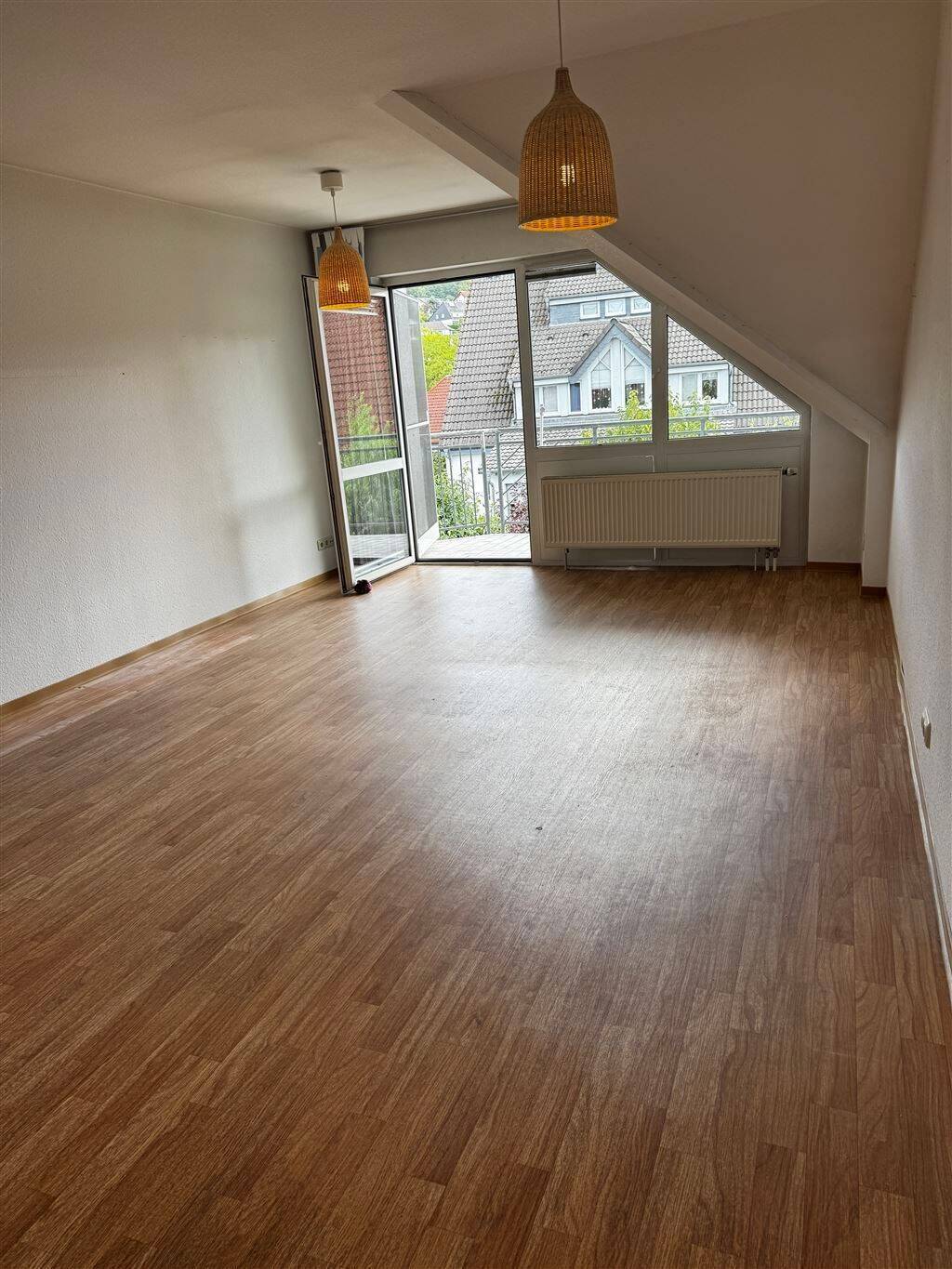 Über den Dächern von Nidda – 2-Zimmer-Dachgeschosswohnung mit Balkon & Stellplatz, 63667 Nidda