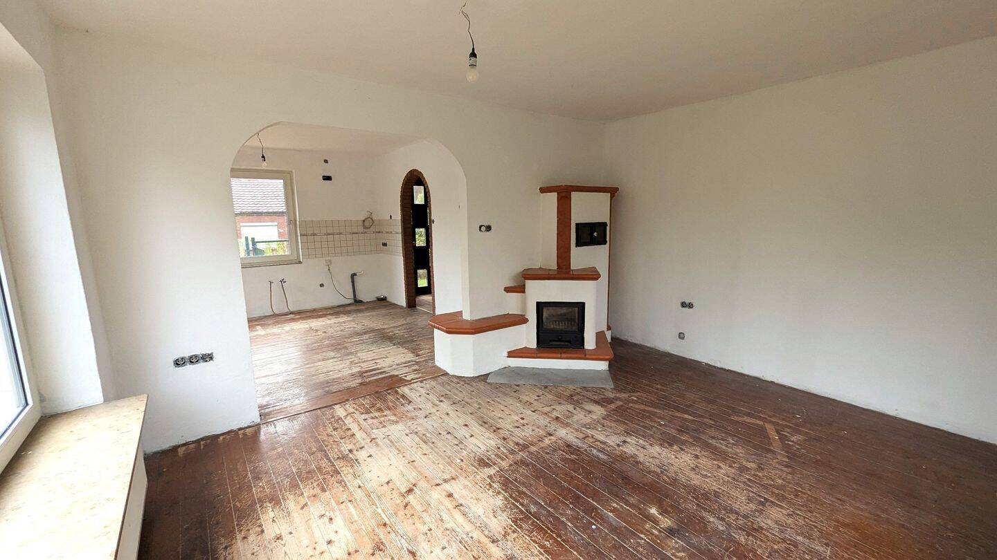 Nordseenahes Haus mit Charakter – Kachelofen, Holzdielen und vielseitigem Potenzial, 26553 Dornum