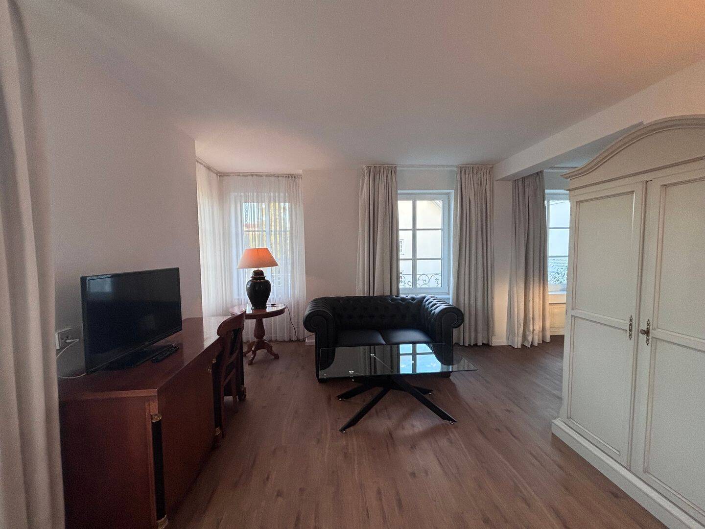 Komplett neu renovierte, möblierte 2-Zimmer-Wohnung in Hallbergmoos zu vermieten, 85399 Hallbergmoos