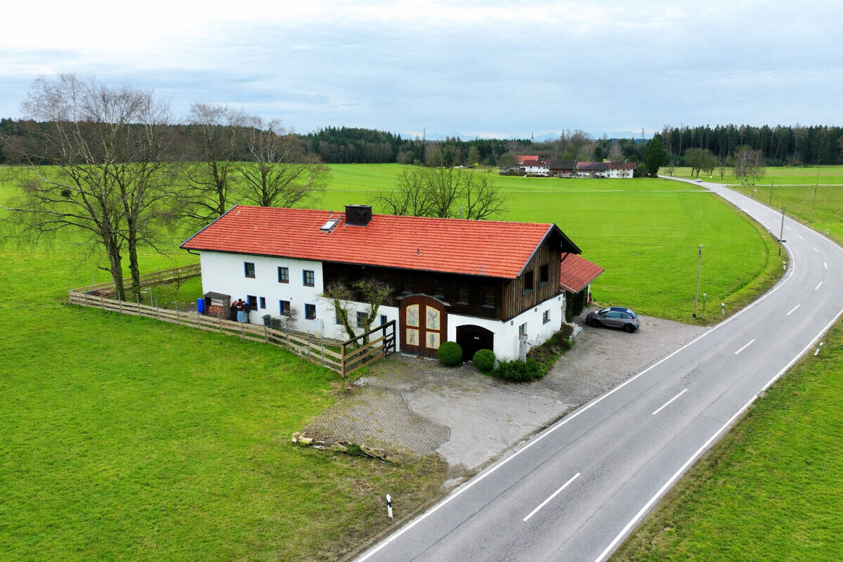 Ländliches Anwesen mit großzügigen 310 m² Wohnfläche und 866 m² Grundstück mit Weitblick, 84574 Taufkirchen