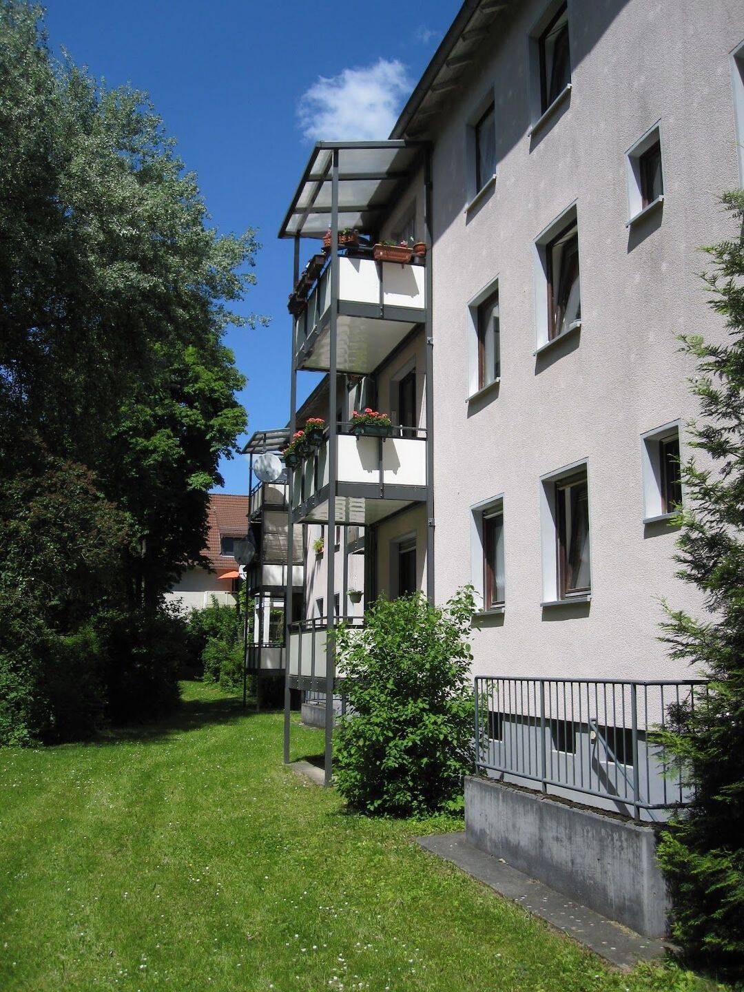 2-Zimmer-Wohnung im Erdgeschoss mit Balkon und Keller, 65199 Wiesbaden (Biebrich Dotzheim Frauenstein Wiesbaden)