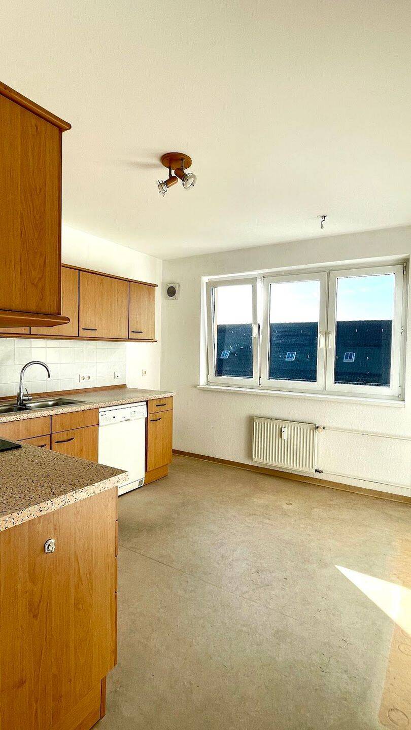 Hochgelegene 3-Zimmer-Oase mit Balkon und Einbauküche in ruhiger Lage, 10317 Berlin (Friedrichshain-Kreuzberg Friedrichsfelde Lichtenberg Rummelsburg)