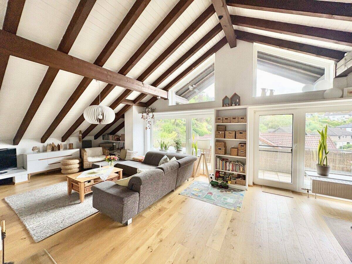 “Besondere Gelegenheit“ 4-Zimmer-Wohnung mit Balkon in Tsst.-Seitzenhahn, 65232 Taunusstein