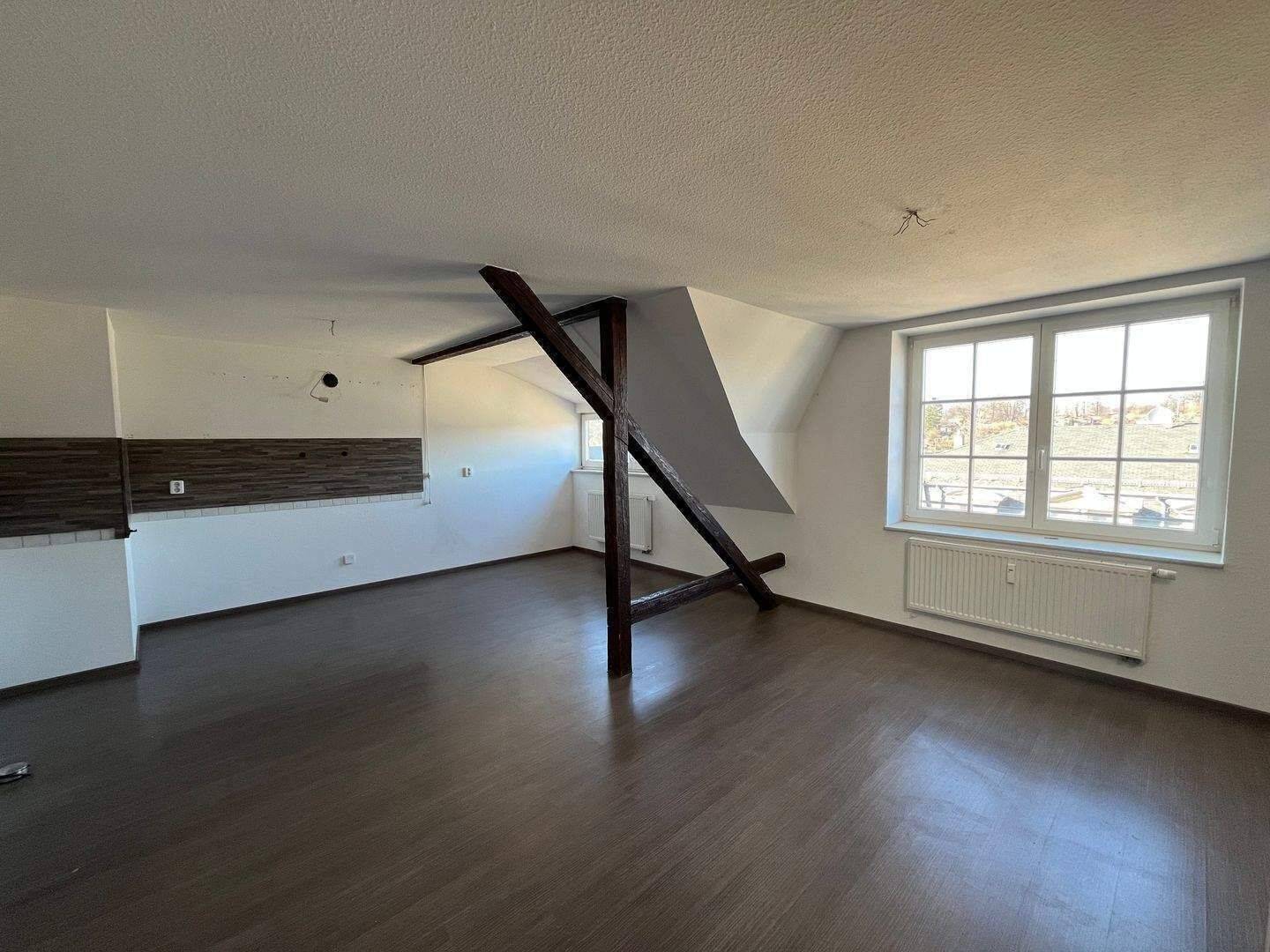 Sanierte 3-Zimmer-Maisonette-Wohnung mit Loggia, 9116 Chemnitz