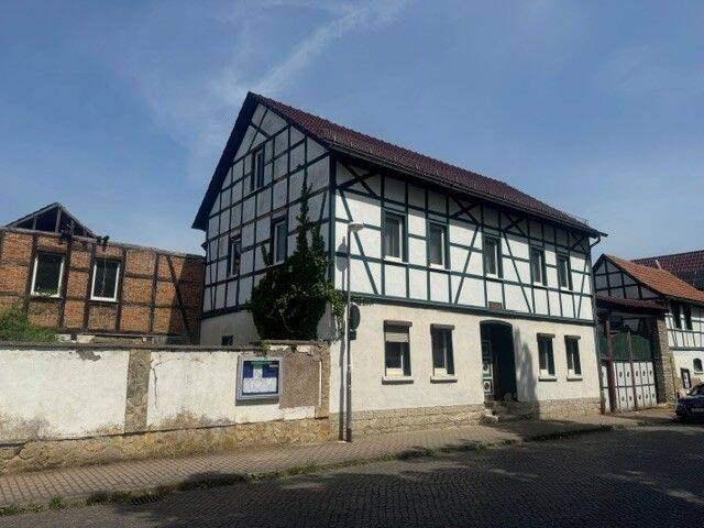 ** ehem. Gehöft: 4-Seiten-Hof mit Wohnhaus, Scheune, Garagen, Nebengebäude **, 99098 Erfurt
